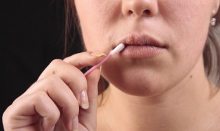 嘴皮干用什么代替唇膏 嘴巴干用什么润唇膏