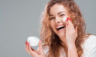 擦一次防晒霜能管多久(擦一次防晒霜能维持多久)