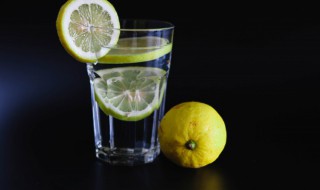 参茶泡柠檬有什么好处 柠檬和茶泡有什么功效