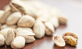 开心果放了一年还能吃吗（开心果放多久不能吃了）