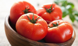 西红柿敷脸的坏处（西红柿敷脸上有什么好处）