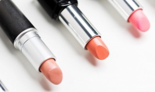 不掉色的口红好不好（比较不掉色的口红）