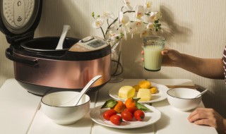 不锈钢碗叠在一起分不开了怎么办（两个不锈钢碗叠一起太紧分不开怎么办）