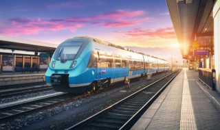 火车和铁轨哪个最先发明出来 火车是谁发明的