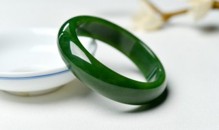 细糯种翡翠手镯 细糯种翡翠手镯大概多少钱