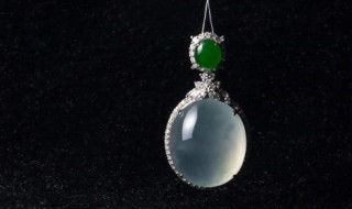 怎样辨认真假翡翠（翡翠如何辨认真假）