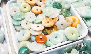 翡翠冰种戒指 翡翠冰种戒指价格