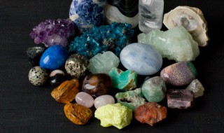 翡翠玉石原石 翡翠玉石原石毛料怎样鉴定呀