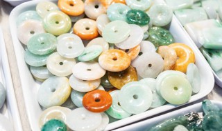 翡翠大平安扣毛衣链（平安扣翡翠耳环图片）