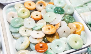 缅甸翡翠玉貔貅吊坠（缅甸翡翠玉吊坠图片）