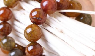龙纹玛瑙的功效与作用（玛瑙龙鳞纹手串有什么功效）
