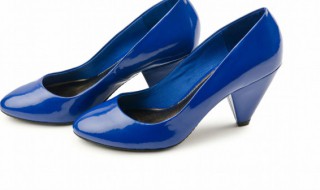 皮鞋可以在太阳下晒吗(皮鞋可以在太阳下晒吗?)