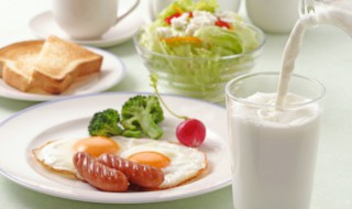 生牛奶煮熟后结块怎么回事(为什么生牛奶煮着煮着结块了)