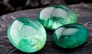 冰种飘绿花翡翠价值(冰飘绿花翡翠怎么样)