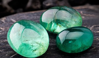 如何看翡翠原石好坏（怎么判断翡翠原石质地的好坏）