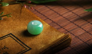 翡翠和玉哪个好一点 翡翠好还是玉好翡翠和玉哪个好