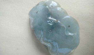 翡翠老鼠怀抱如意的寓意什么(翡翠雕龙和老鼠寓意什么)