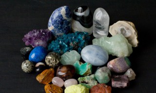 南红和红玛瑙的区别（南红和红玛瑙一样吗）