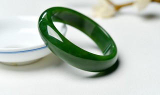 翡翠雕花手镯 翡翠雕花手镯值得买吗