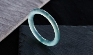 白冰翡翠手镯（白冰翡翠手镯值钱吗）