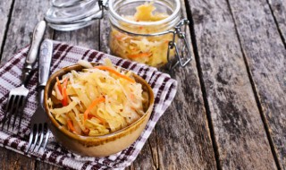 酸菜要放冰箱里吗 东北酸菜需要放冰箱吗