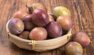 红梅是什么一种水果呢（红色的梅一种水果）