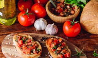 黄瓜和西红柿可以减肥吗（晚饭只吃黄瓜和西红柿可以减肥吗）