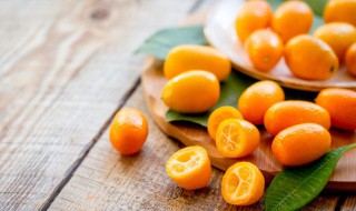 金桔要不要剥皮吃（金桔用不用剥皮吃）
