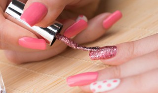 朋友圈秀新做的美甲文案（自己做美甲朋友圈文案）