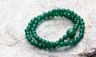 赞美翡翠手镯的诗句 关于玉手镯的诗句