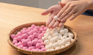 炸元宵是凉油下锅还是热油下锅(炸元宵是冷油下锅还是热油下锅)