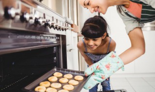 微波炉和烤箱有什么区别哪个实用(微波炉和烤箱有什么区别哪个实用一点)