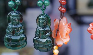 翡翠玉佛多少钱（翡翠小玉佛一般价格多少）