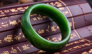 翡翠糯冰飘花价格(糯冰种飘花翡翠值钱吗)