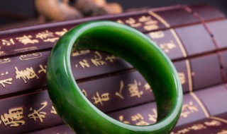 翡翠手镯的价格 芙蓉翡翠手镯的价格