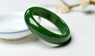 翡翠手镯款式介绍（翡翠玉镯款式）