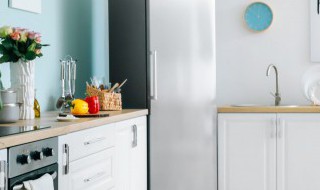 冰箱和灶台能挨着放吗（冰箱和灶台放一起）