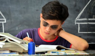 14岁的孩子叛逆不上学怎么办（孩子叛逆不上学怎么办十四岁）