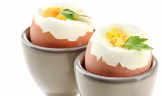 为什么有的熟鸡蛋不好剥皮（煮熟的鸡蛋不好剥皮是什么原因）