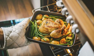 烤箱烤全鸡要不要用锡纸包（电烤箱烤全鸡要包锡纸吗?）