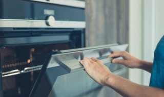 烤箱的烤盘上可以直接烤东西吗（烤箱能直接用烤盘）