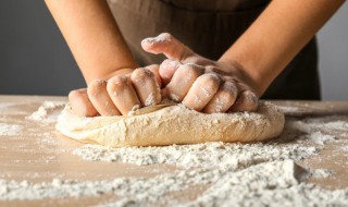 和好的面团可以放在太阳底下晒吗（揉好的面团可以放太阳下晒吗）