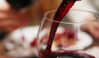 葡萄酒和干葡萄酒有什么区别(干葡萄酒与葡萄酒的区别)