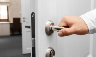 防盗门胶带痕迹怎么清除 防盗门有胶带怎么处理