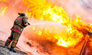 做梦梦到火烧房子是什么意思(梦见火烧房子是怎么回事)