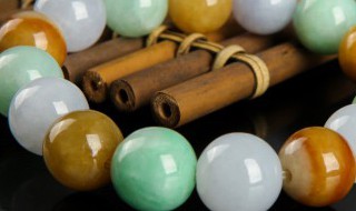 上海哪里买翡翠（上海哪里买翡翠手镯）