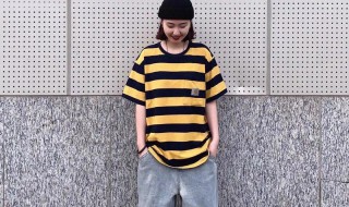 破洞牛仔裤怎么搭配衣服（牛仔破洞裤怎么搭配上衣）