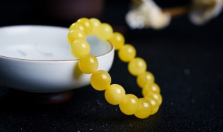 怎么辨别蜜蜡真假 如何分辨蜜蜡的真假