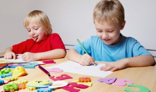 孩子容易走神发呆是什么原因（小孩容易走神发呆是什么原因）