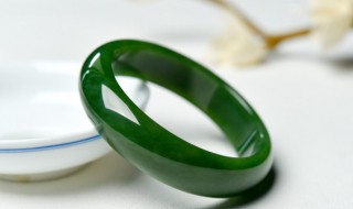 天然翡翠手镯好处介绍 天然翡翠玉镯的好处